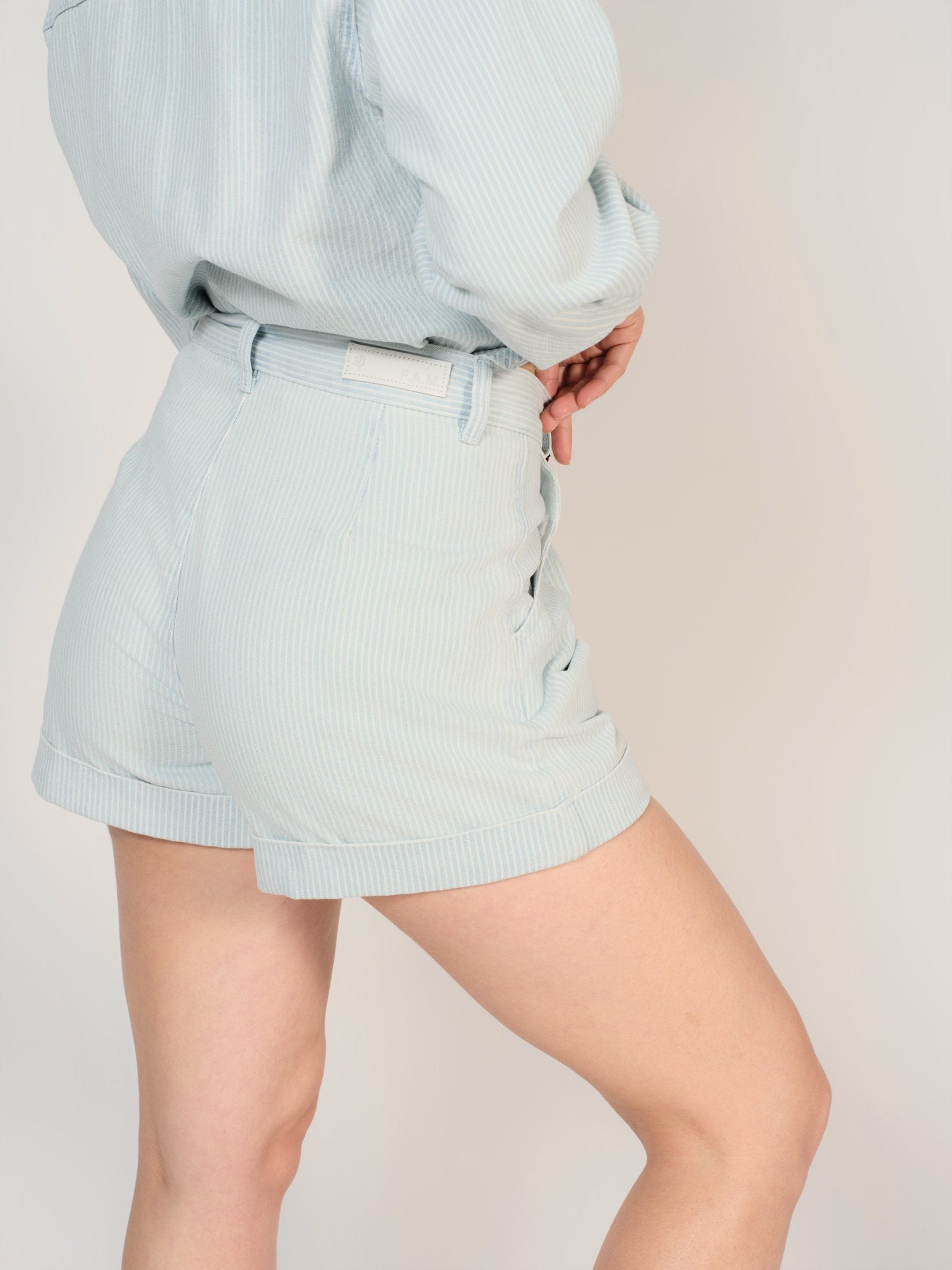 Short à pinces bleu AMELIA STRIPE en 100% Coton