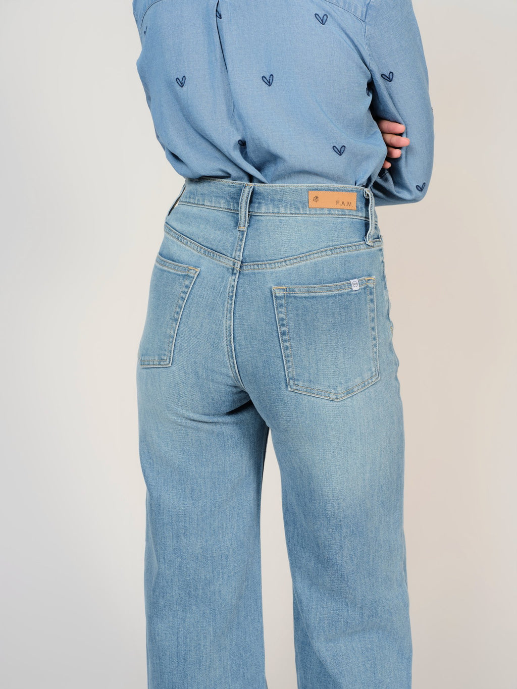 Jean large bleu FLORA STRASS