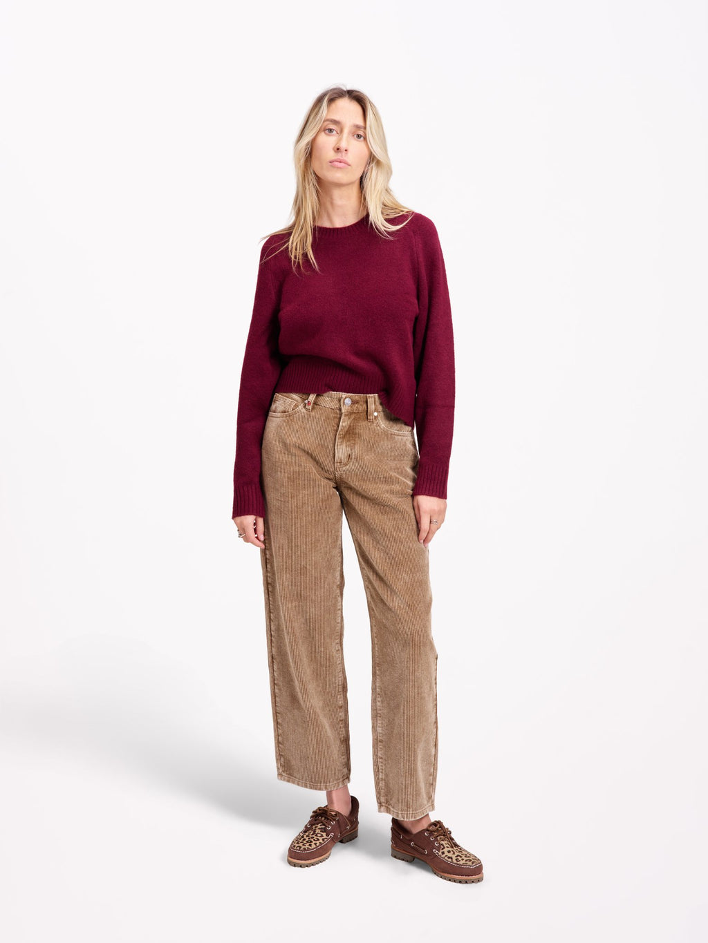 LENA: Baggy jeans for casual elegance and assured comfort