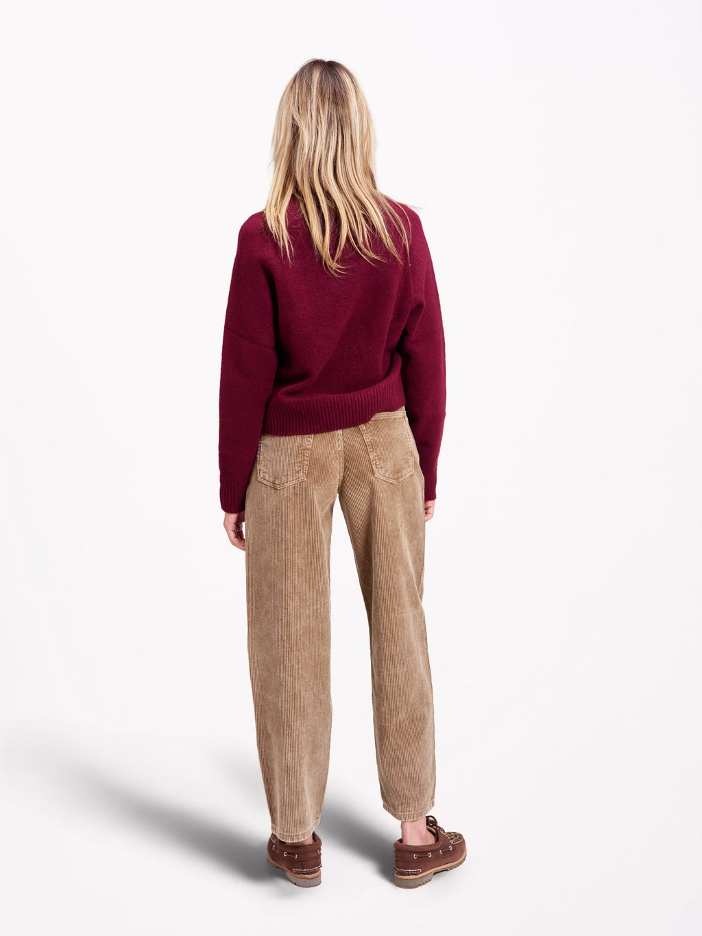 LENA: Baggy jeans for casual elegance and assured comfort