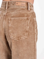 LENA: Baggy jeans for casual elegance and assured comfort