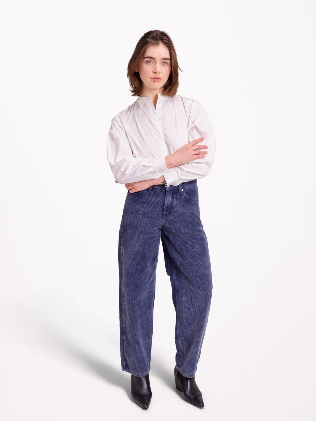 LENA: Baggy jeans for casual elegance and assured comfort