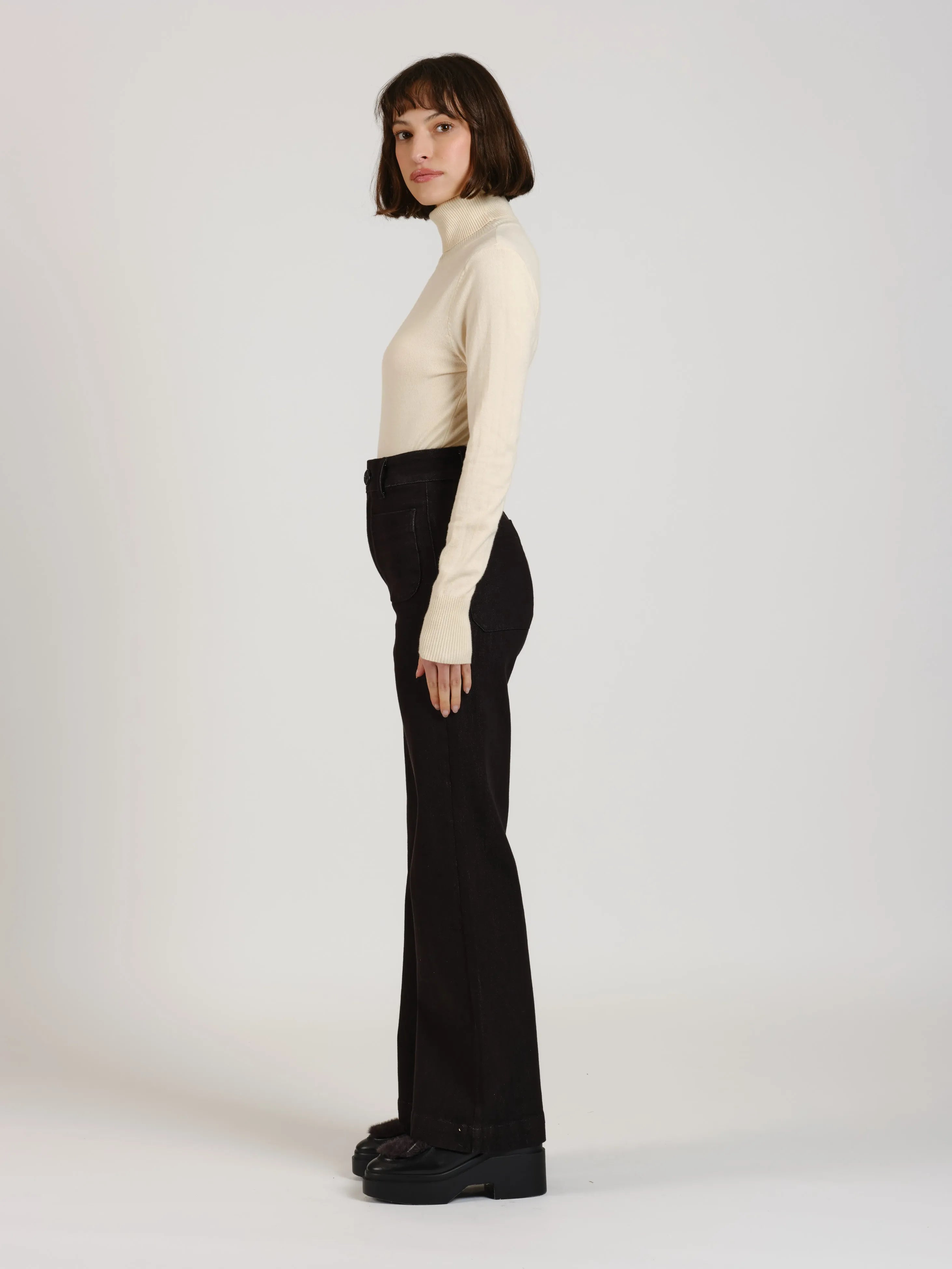 Jean évasé taille haute noir FAUVE avec poches avant