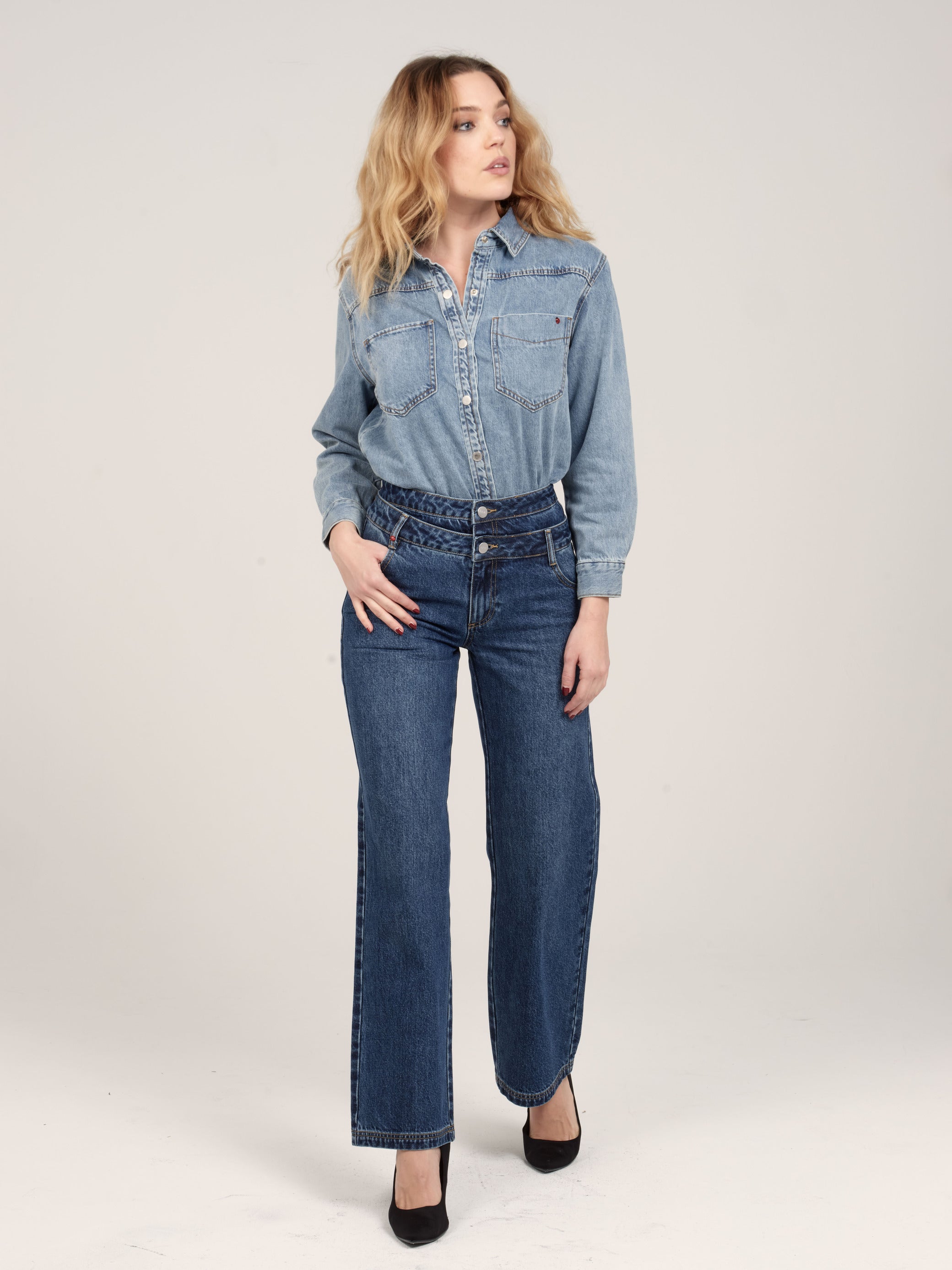 Jean court évasé ISA femme, STONE, taille 25, porté par Priscilla (1m76) (FAM PARIS) – photo 1