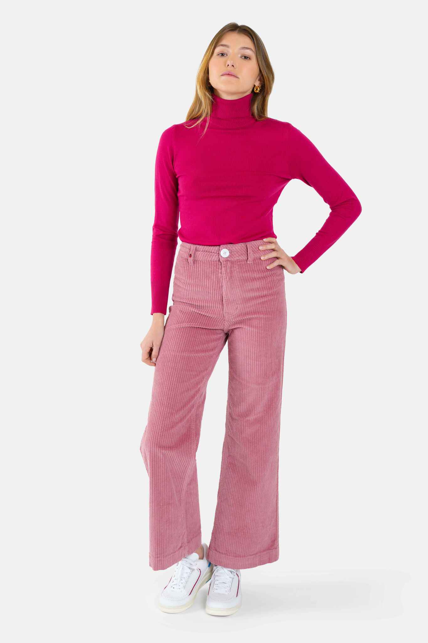 Pantalon évasé en velours vieux rose FAUVE femme, OLD PINK, taille XS, porté par Lilou (1m75) – photo 2