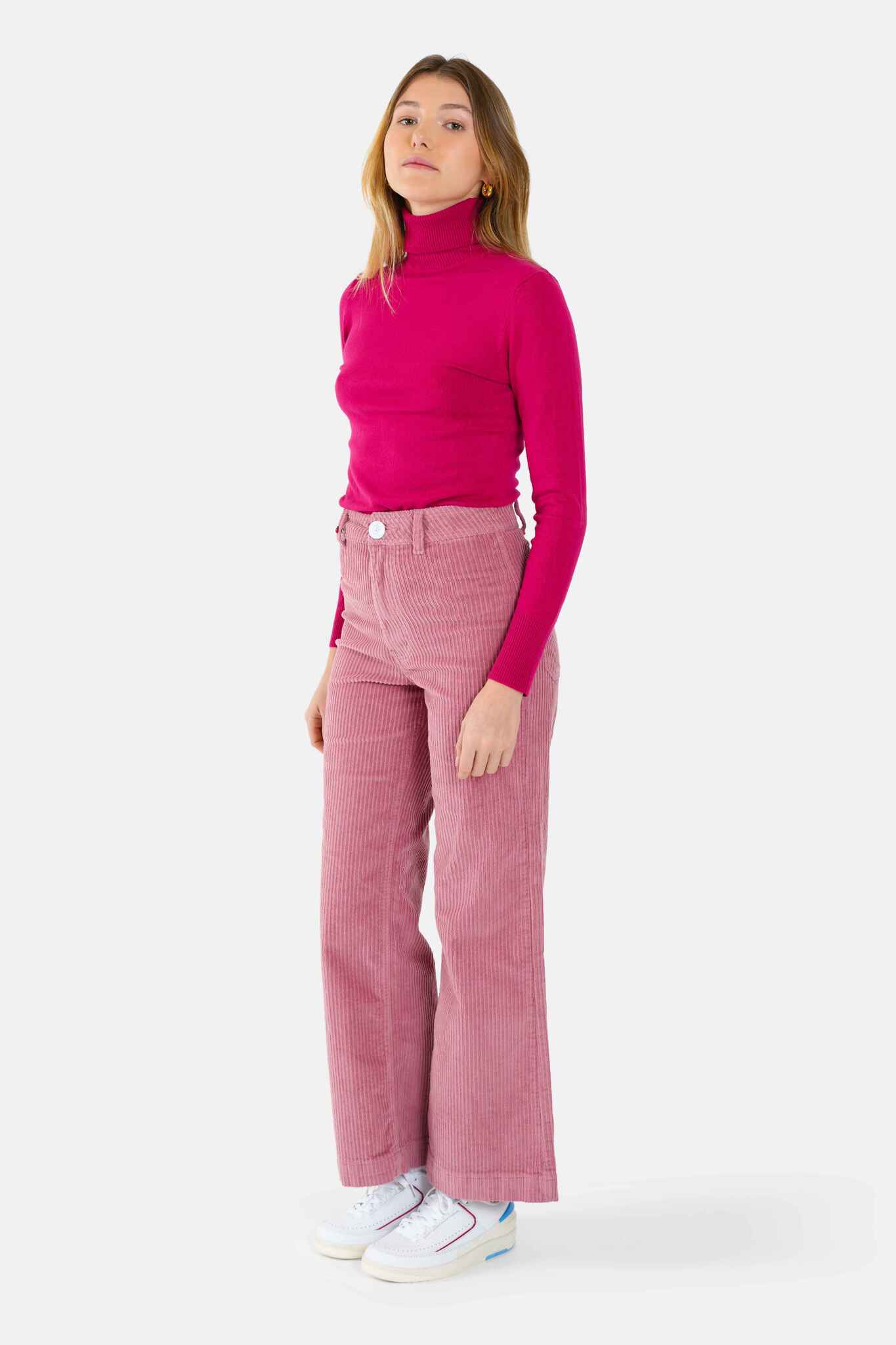 Pantalon évasé en velours vieux rose FAUVE femme, OLD PINK, taille XS, porté par Lilou (1m75) – photo 4