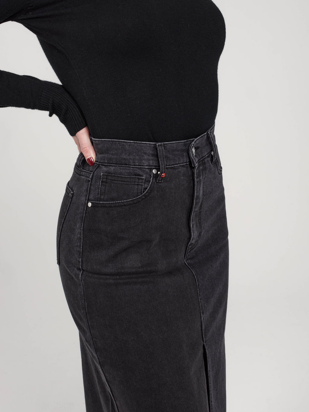 Jupe longue noire AMBER femme, BLACK, taille XS, porté par Priscilla (1m76) (FAM PARIS) – photo 1