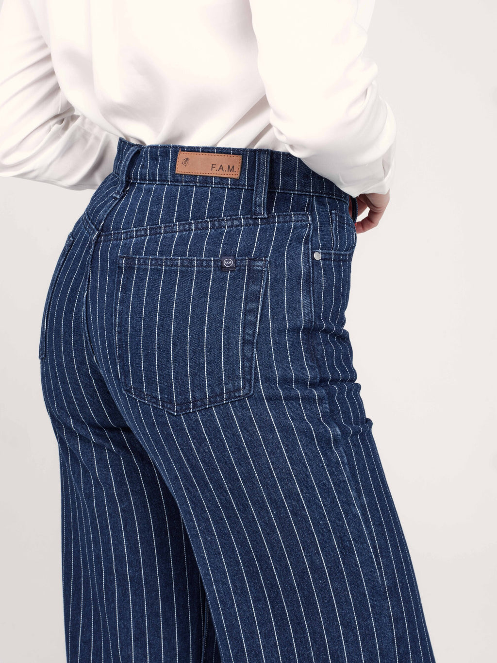 Jean évasé taille haute FOREST femme, STRIPE, taille XS, porté par Priscilla (1m76) – photo 5