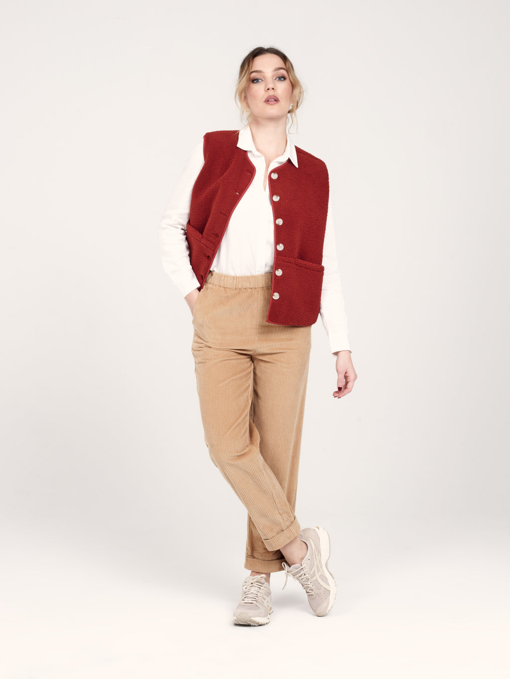 Pantalon mom en velours FRANCE femme, CAMEL, taille XS, porté par Priscilla (1m76) – photo 2