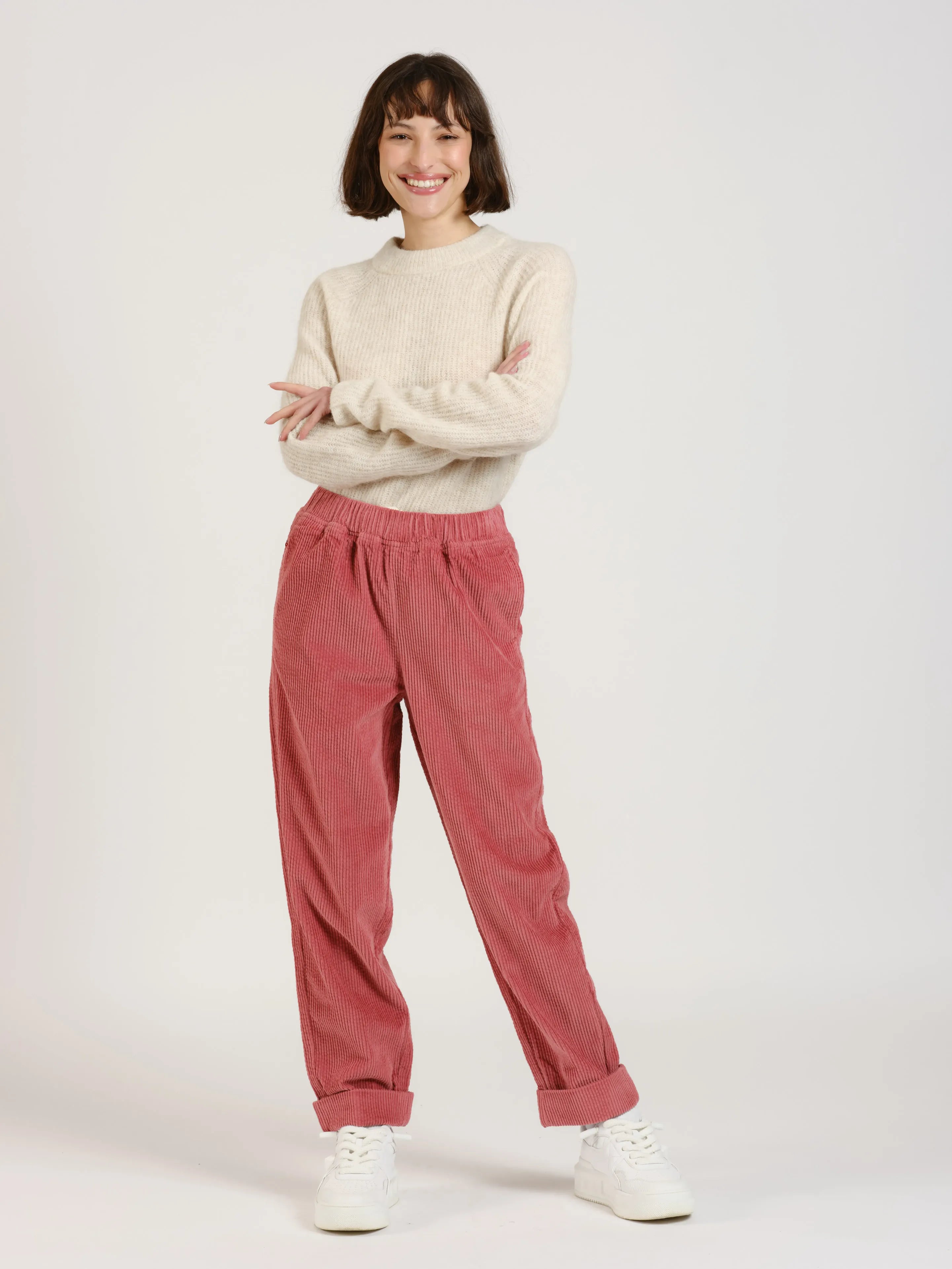 Pantalon mom en velours FRANCE femme, PINK, taille XS, porté par Léa (1m70) – photo 2