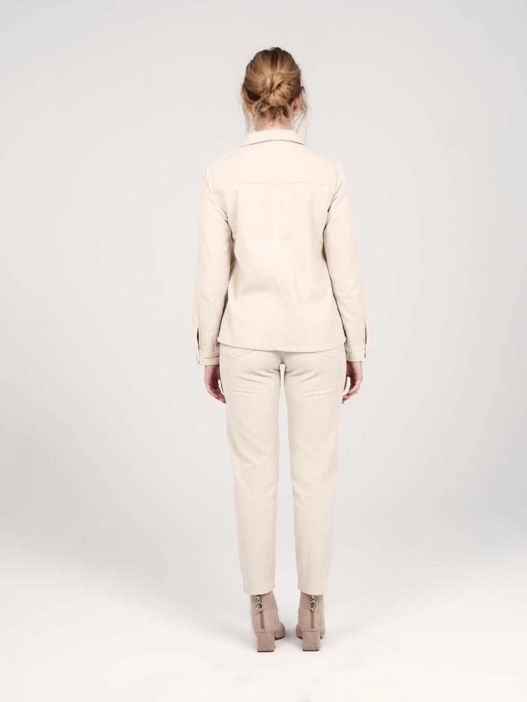 Pantalon mom en velours beige taille haute Polly en coton femme, BEIGE, taille 25, porté par Priscilla (1m76) – photo 3