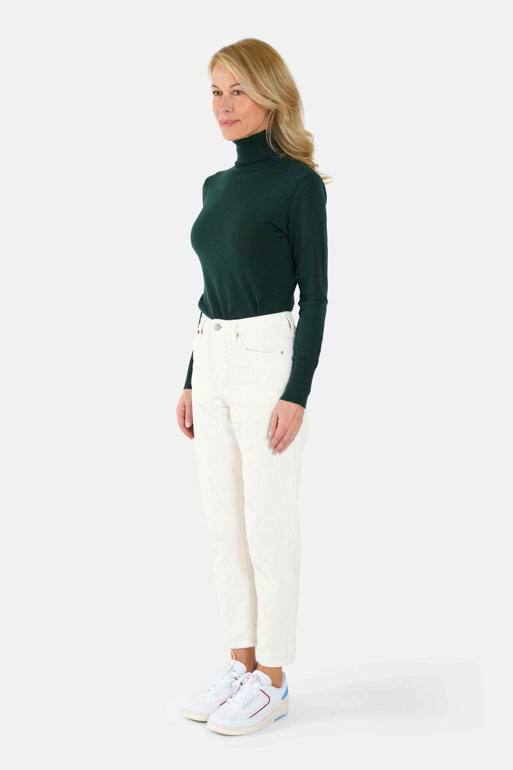 Pantalon Mom slim en velours blanc POLLY femme, WHITE, taille 26, porté par Jessica (1m75) – photo 3