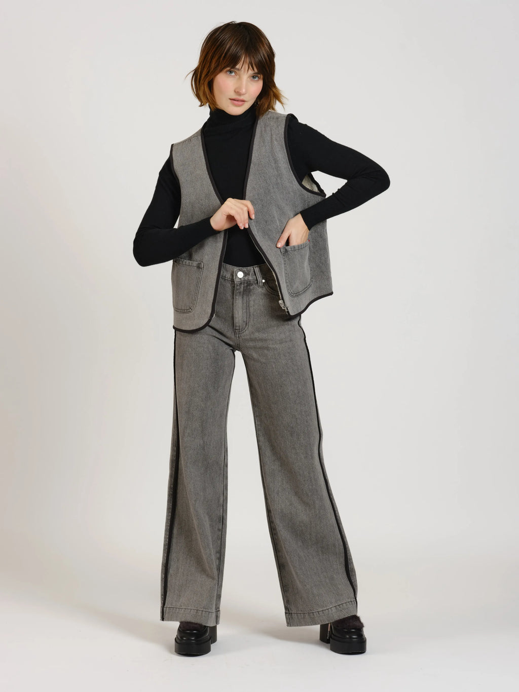 Veste sans manche réversible VERO femme, GREY, taille XS, porté par Sarah (1m72) – photo 2