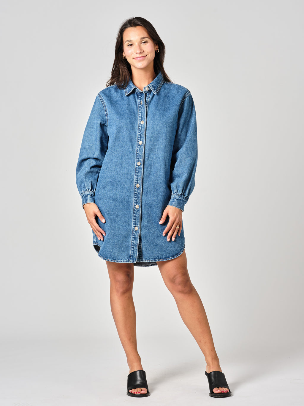 Chemise en jean stone SALOME LONG femme, STONE, taille XS, porté par Valentine (1m70) (FAM PARIS) – photo 1