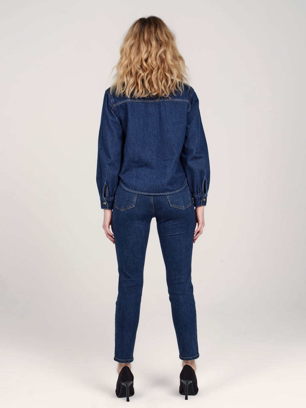 Chemise en jean stone SALOME femme, STONE, taille XS, porté par Priscilla (1m76) – photo 2