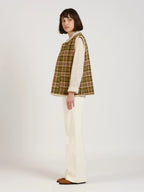 Veste sans manches réversible VALE femme, BEIGE/CARREAUX, taille XS, porté par Léa (1m70) – photo 4
