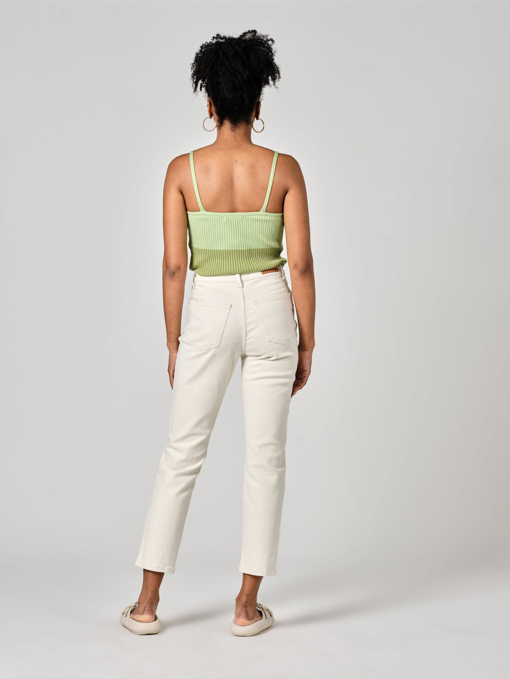 Jean boyfriend slim greige taille haute MAEVA femme, GREIGE, taille XS, porté par Priscilla (1m76) – photo 4