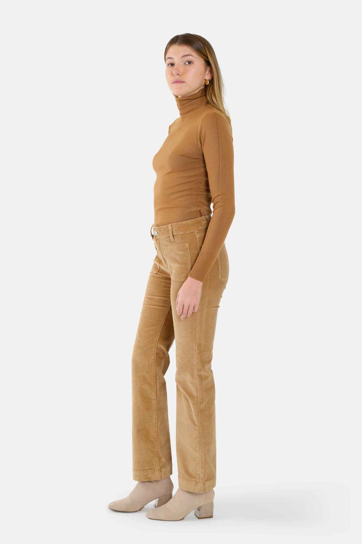 Pantalon bootcut en velours taille mi-haute BELLA femme, CAMEL, taille 26, porté par Lilou (1m75) – photo 3