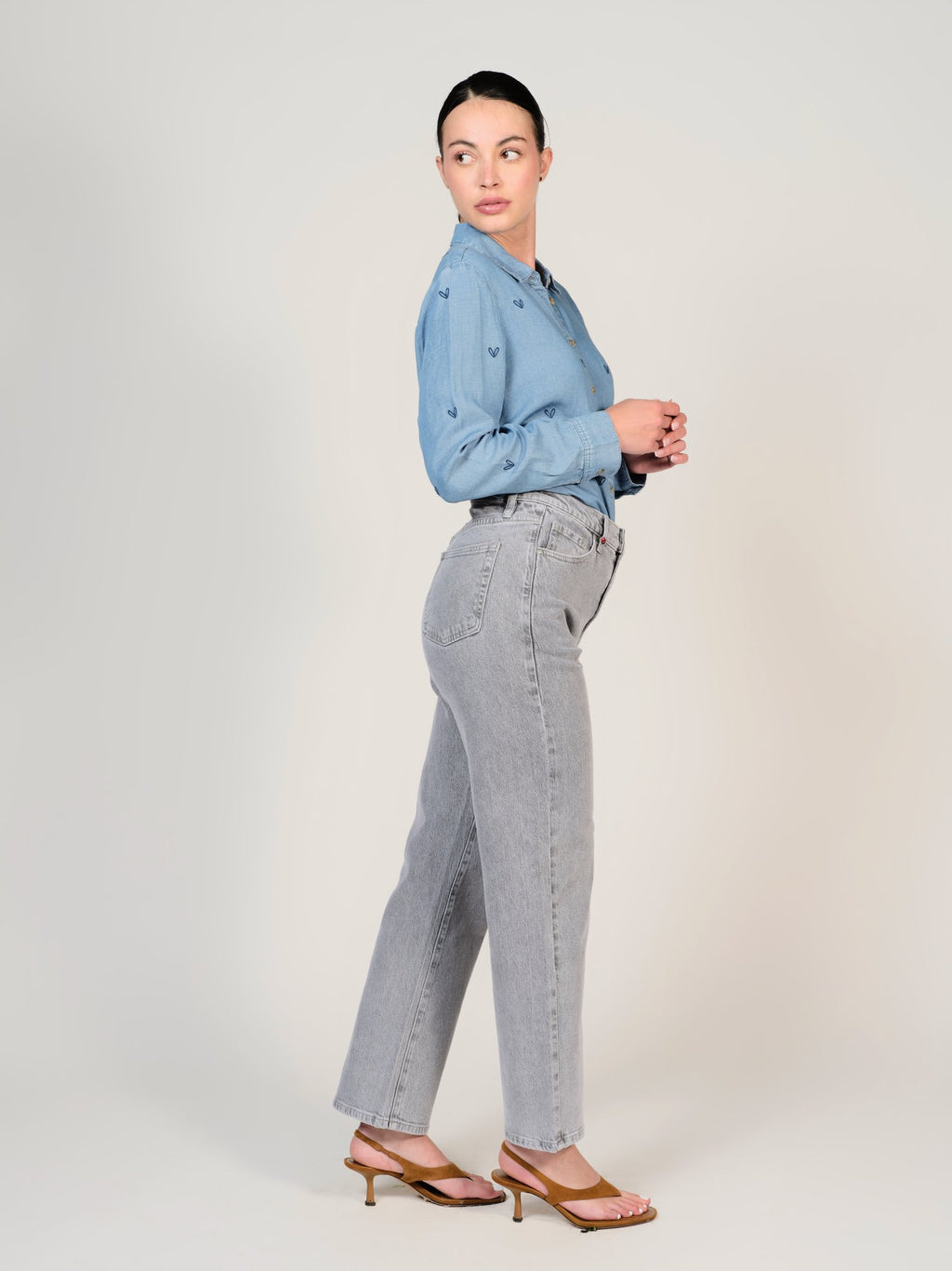 Jean droit gris POLA femme, GREY, taille 25, porté par Mélissa (1m70) – photo 3