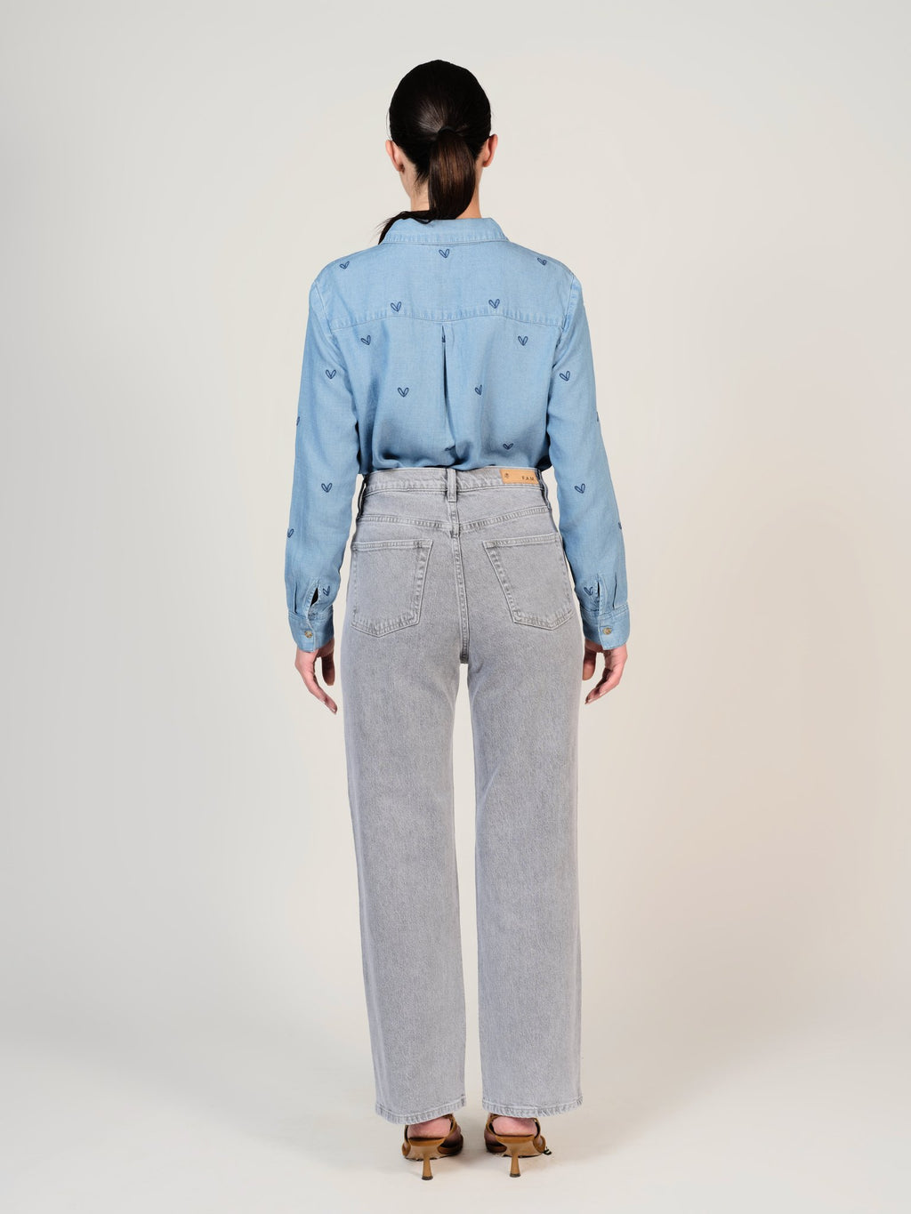 Jean droit gris POLA femme, GREY, taille 25, porté par Mélissa (1m70) – photo 4