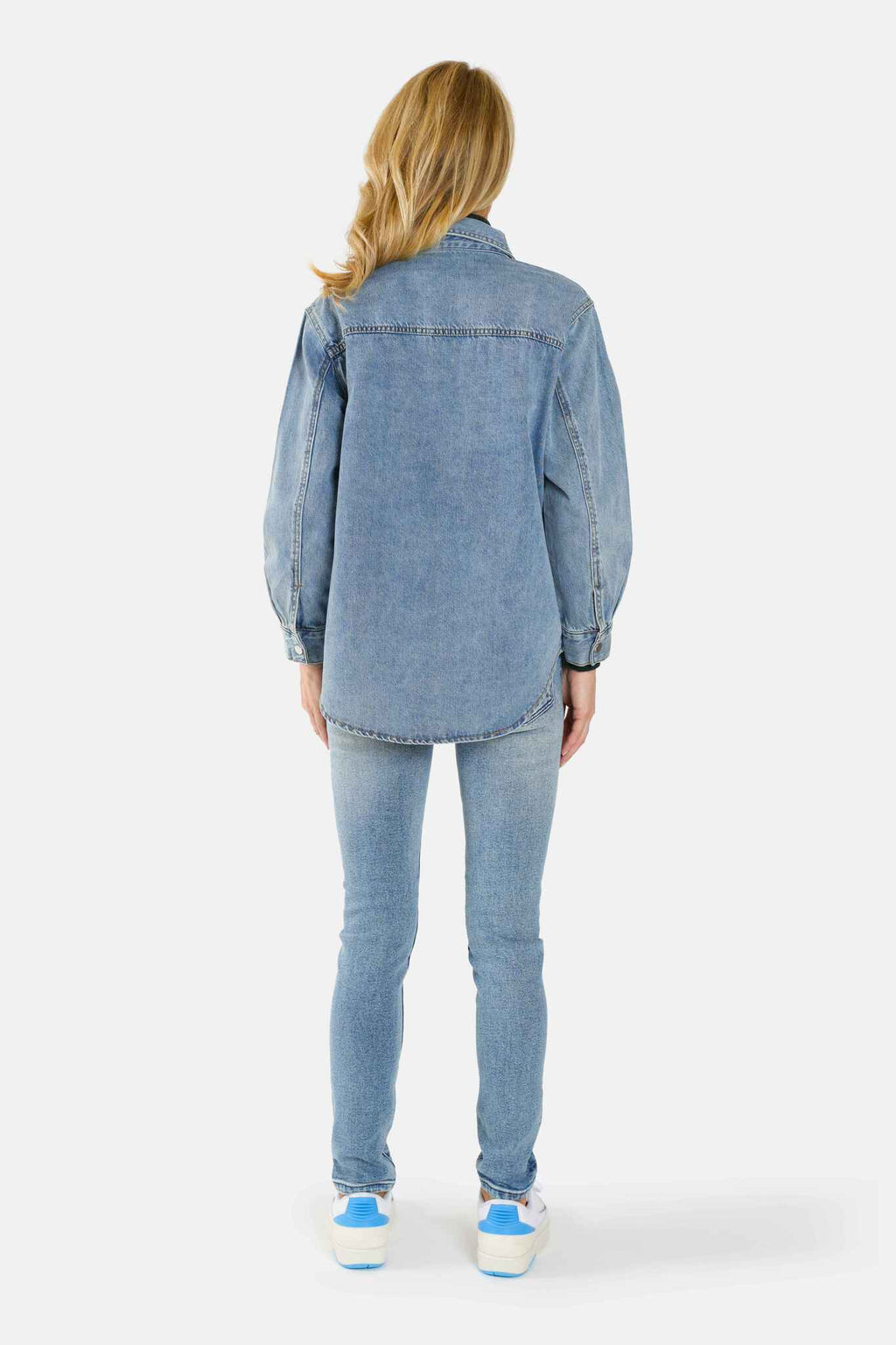 Chemise oversize en jean bleu SOFIA femme, BLUE, taille XS, porté par Clara (1m71) – photo 4