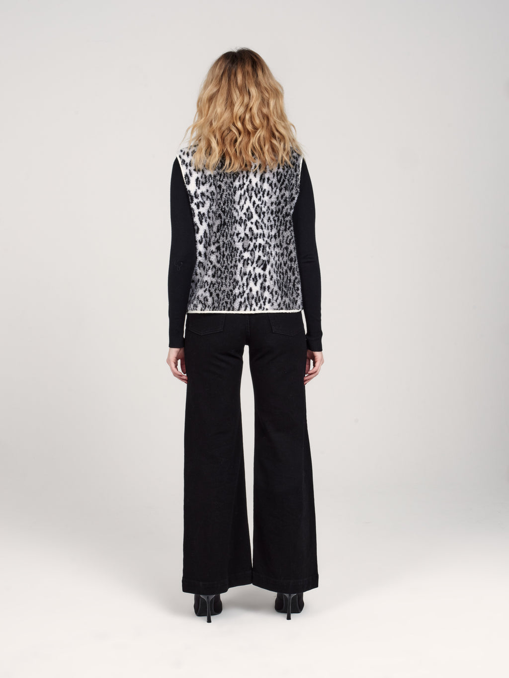 Veste sans manches VITA léopard femme, LEOPARD, taille XS, porté par Priscilla (1m76) – photo 4