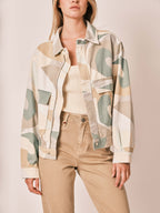 Veste oversize VIOLINE Camo 100% coton femme, CAMO, taille XS, porté par Zoé (1m76) – photo 5