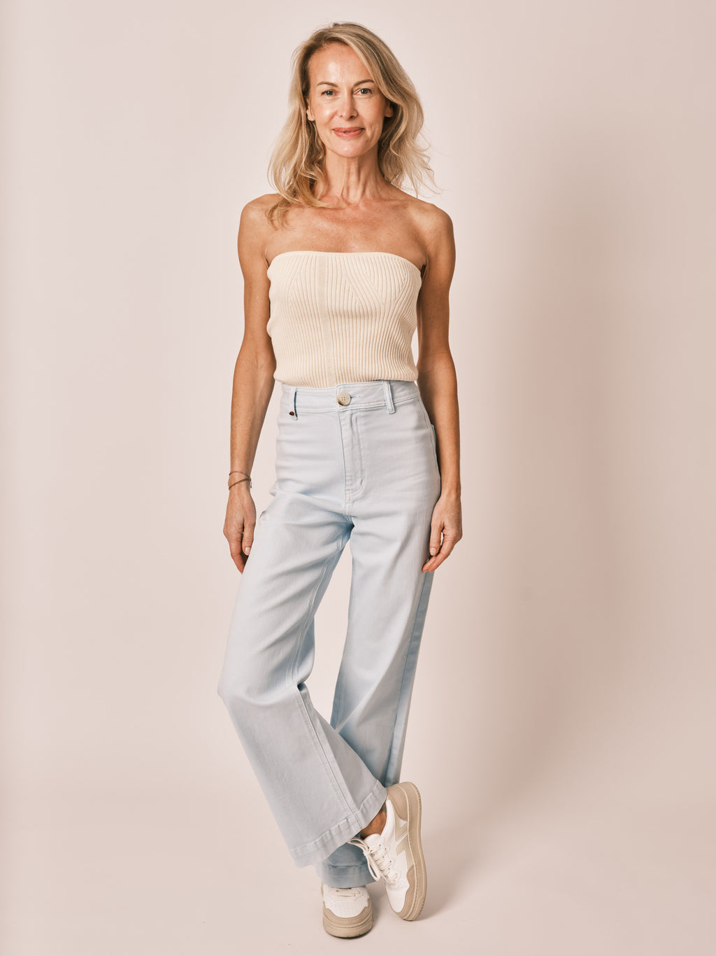 Jean évasé baby blue FAUVE femme, BABY BLUE, taille XS, porté par Jessica (1m75) (FAM PARIS) – photo 1