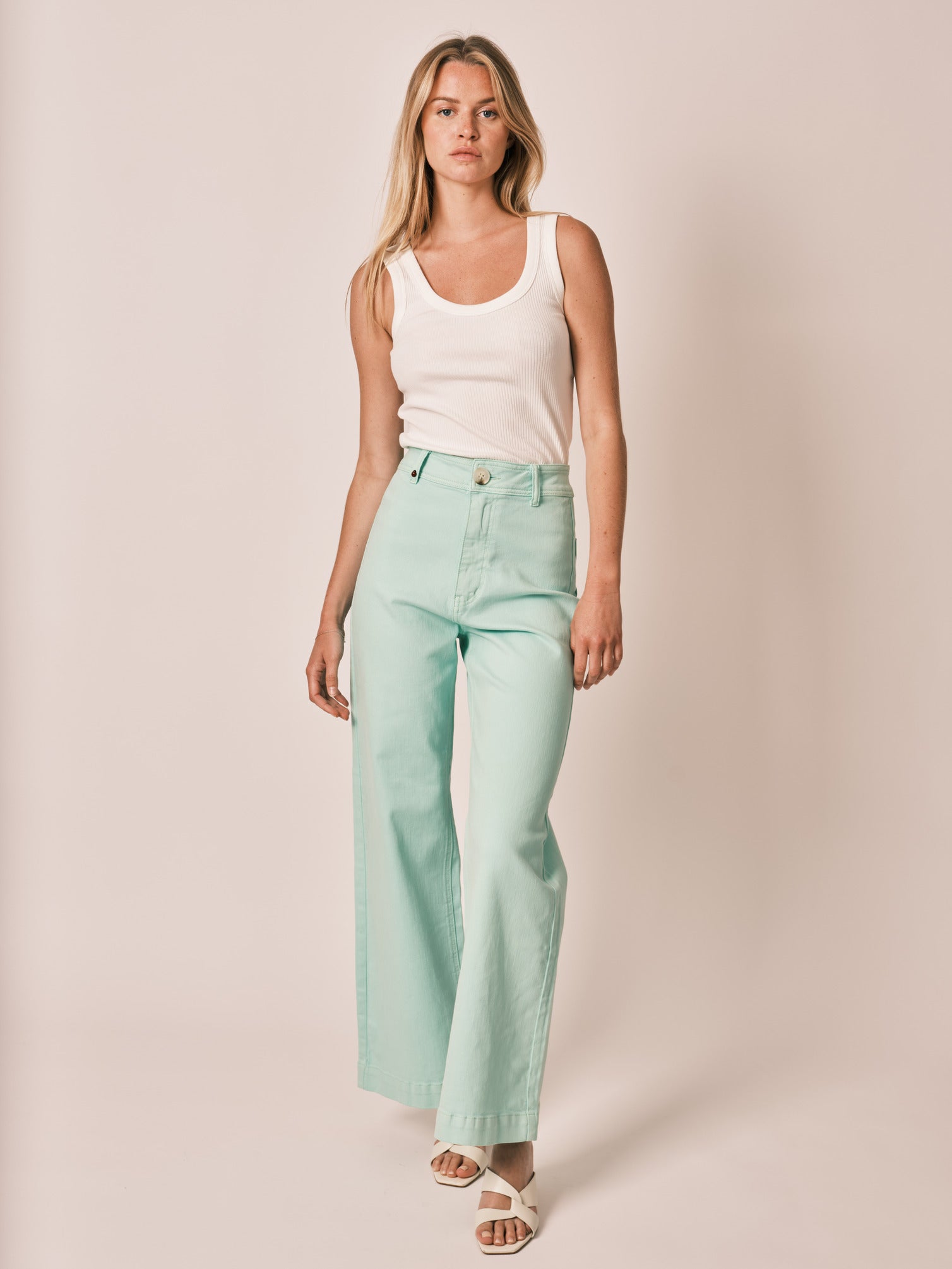 Jean évasé vert mint FAUVE femme, MINT, taille XS, porté par Zoé (1m76) (FAM PARIS) – photo 1