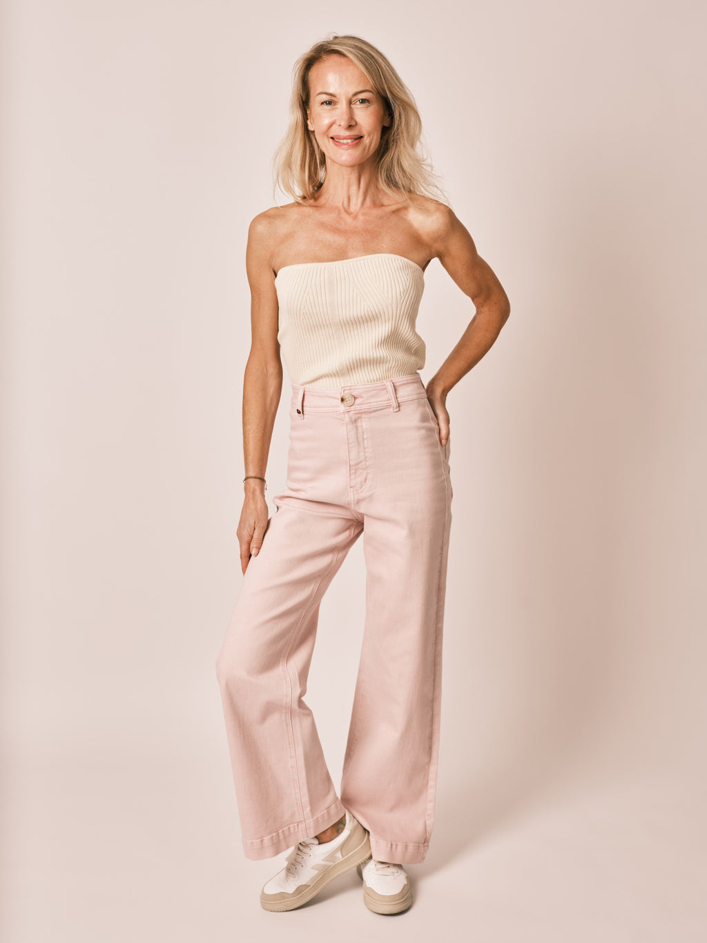 Jean évasé rose FAUVE femme, PINK, taille XS, porté par Jessica (1m75) (FAM PARIS) – photo 1