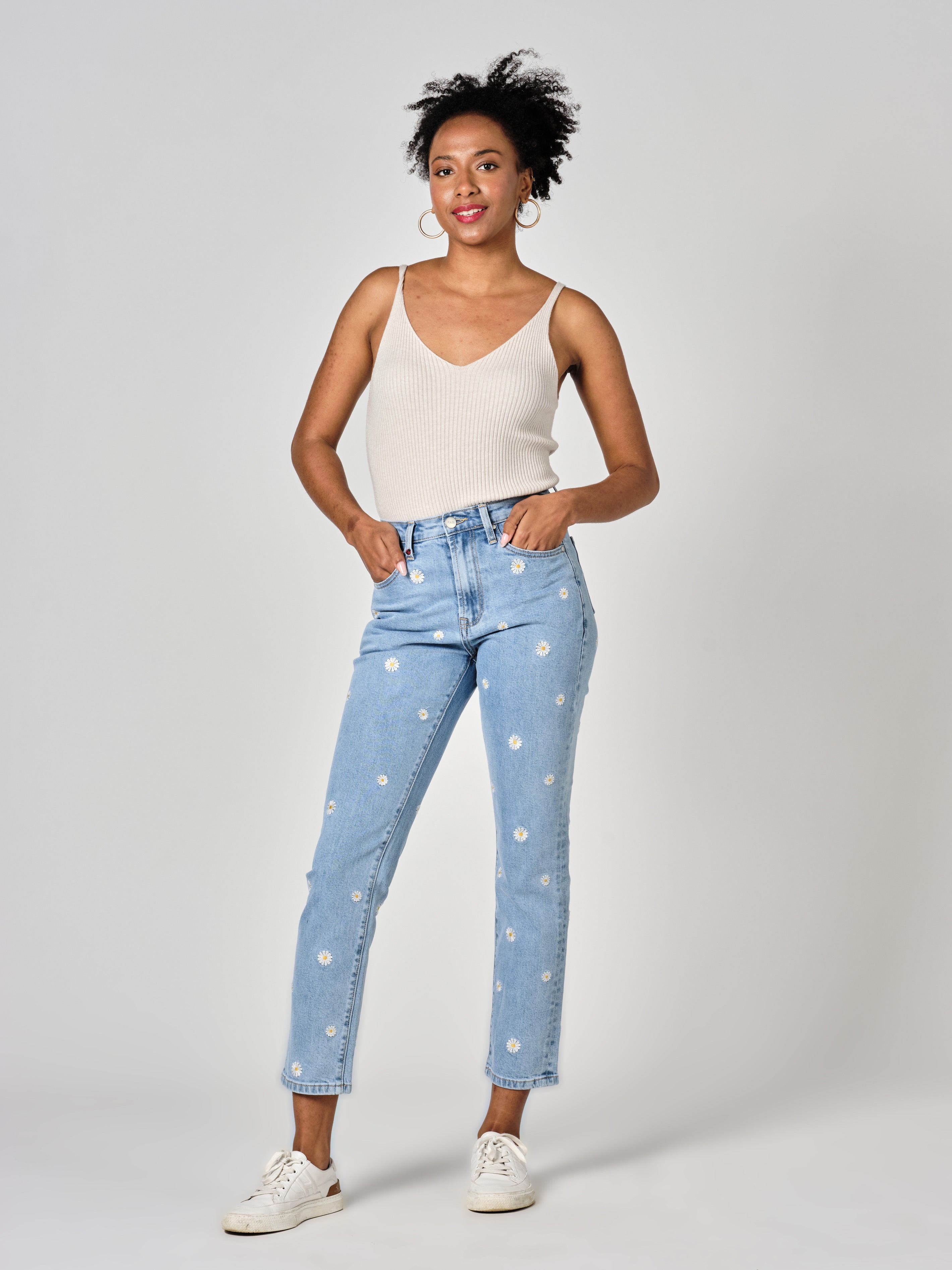 Jean mom blue PATRICIA EMBRO femme, BLUE, taille 24, porté par Shazney (1m75) (FAM PARIS) – photo 1