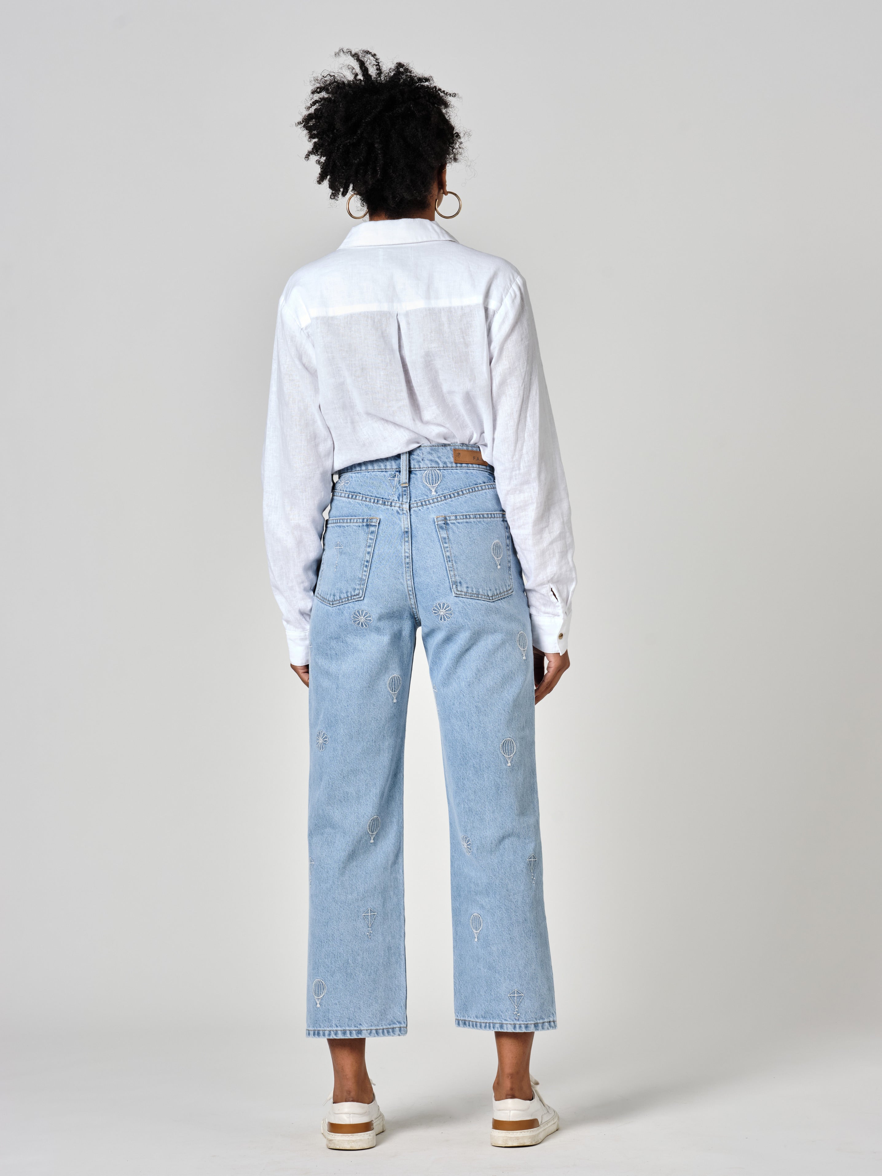 Jean droit court bleu POLA EMBRO femme, BLUE, taille 24, porté par Shazney (1m75) – photo 4
