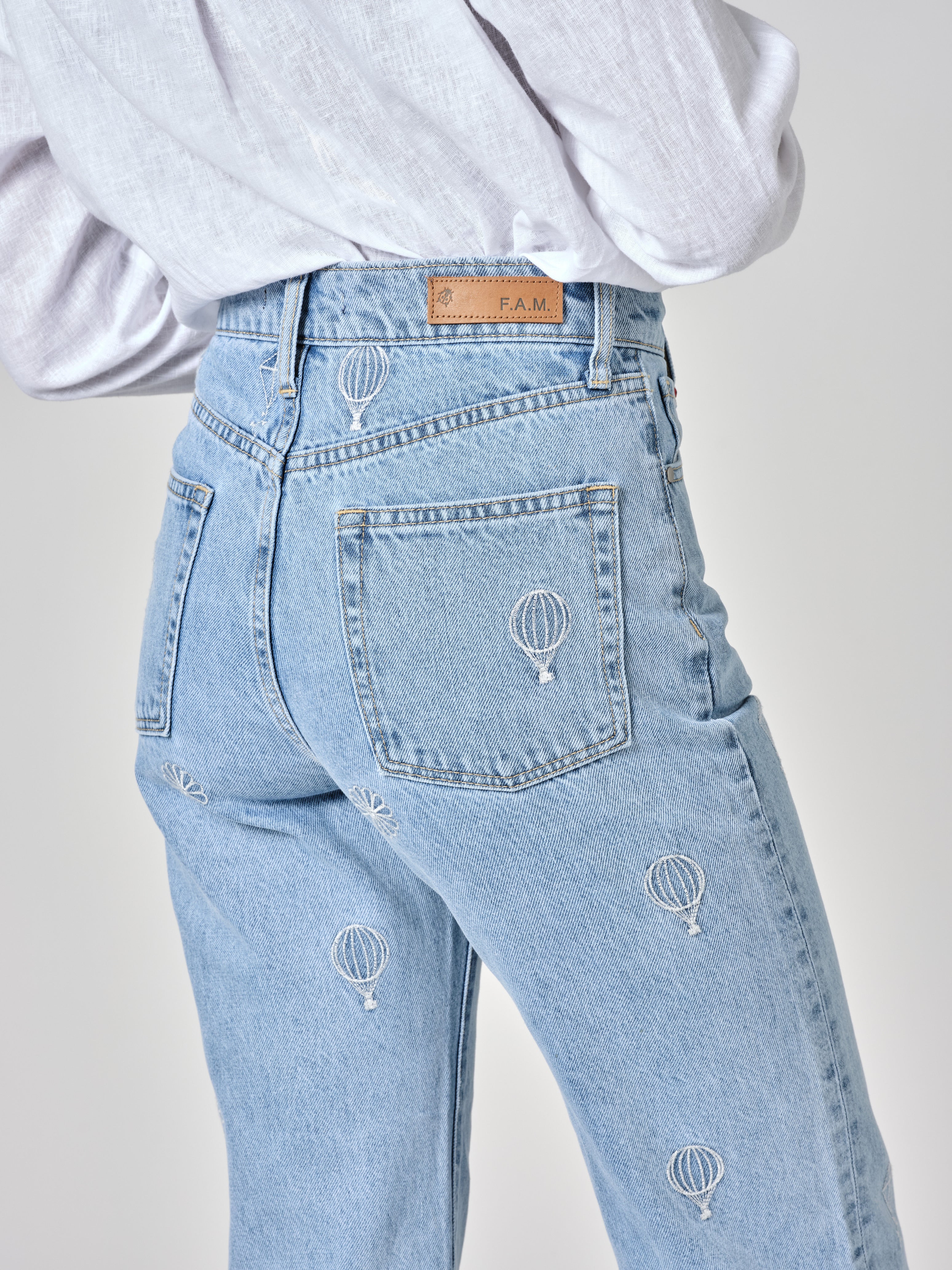 Jean droit court bleu POLA EMBRO femme, BLUE, taille 24, porté par Shazney (1m75) – photo 5