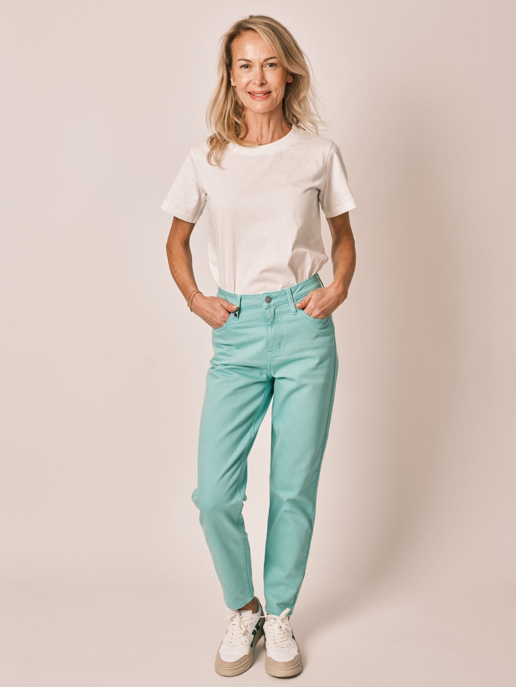 Jean mom mint taille haute POLLY femme, MINT, taille 25, porté par Jessica (1m75) (FAM PARIS) – photo 1