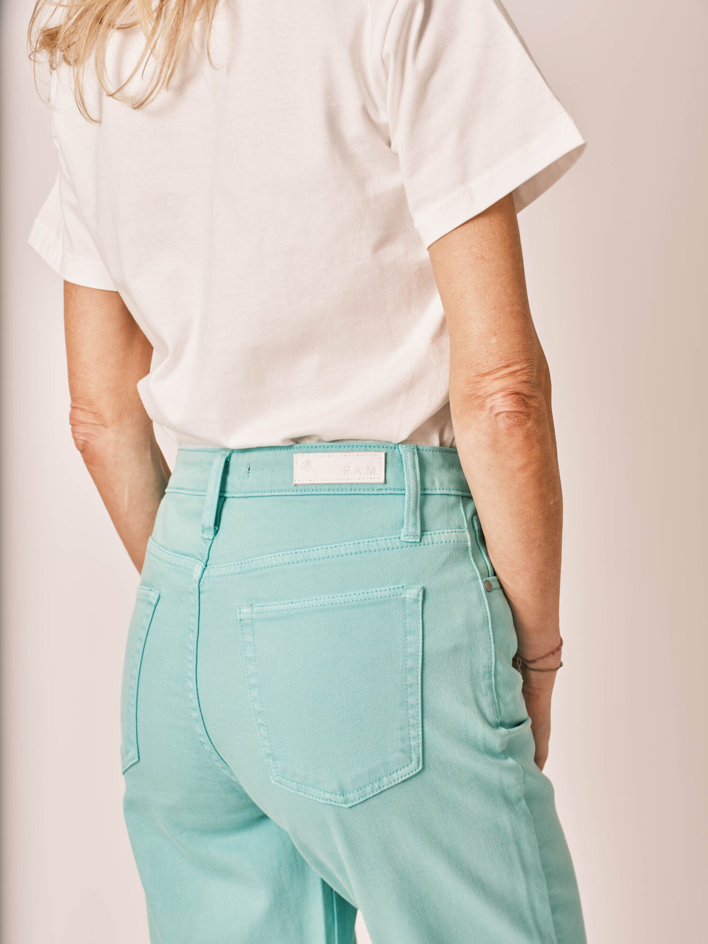 Jean mom mint taille haute POLLY femme, MINT, taille 25, porté par Jessica (1m75) – photo 5