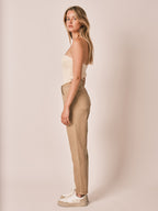 Jean mom beige sand taille haute POLLY femme, SAND, taille 25, porté par Zoé (1m76) – photo 3