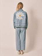 Veste en jean fleur oversize VICKY EMBRO femme, FLOWER, taille XS, porté par Jessica (1m75) – photo 4