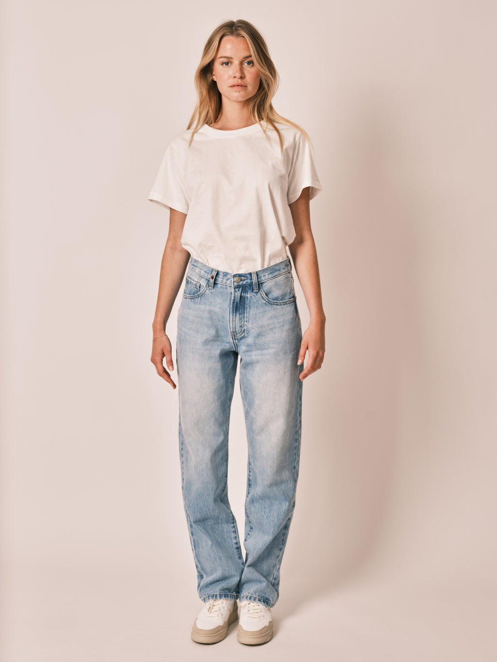 Jean boyfriend bleu clair MANON femme, LIGHT BLUE, taille XS, porté par Zoé (1m76) – photo 2