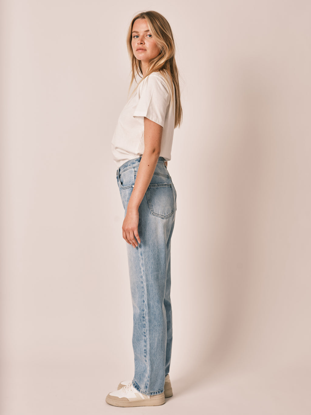 Jean boyfriend bleu clair MANON femme, LIGHT BLUE, taille XS, porté par Zoé (1m76) – photo 3