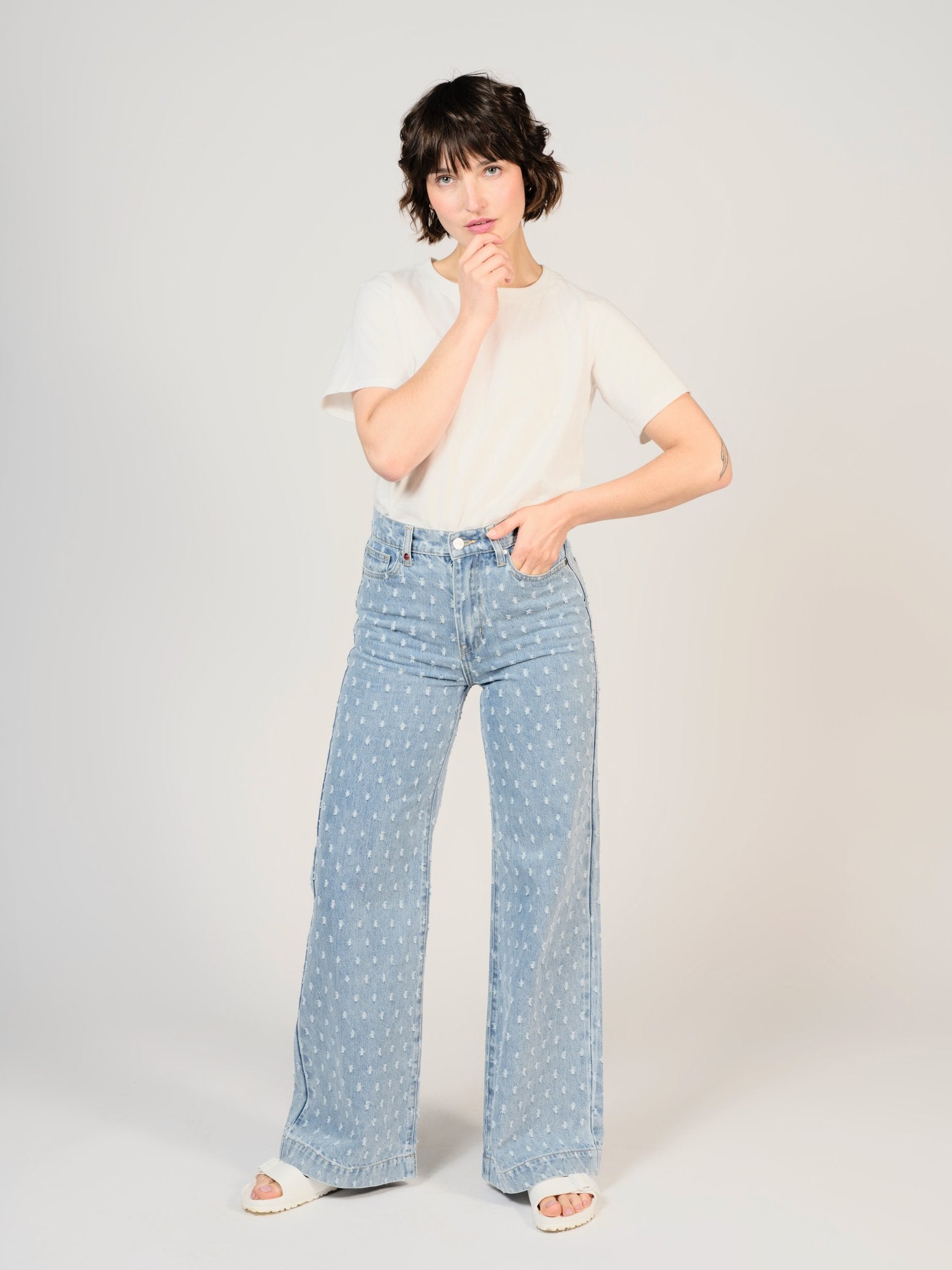 Jean large bleu FLEURE PERFORÉ femme, BLUE, taille XS, porté par Sarah (1m72) (FAM PARIS) – photo 1