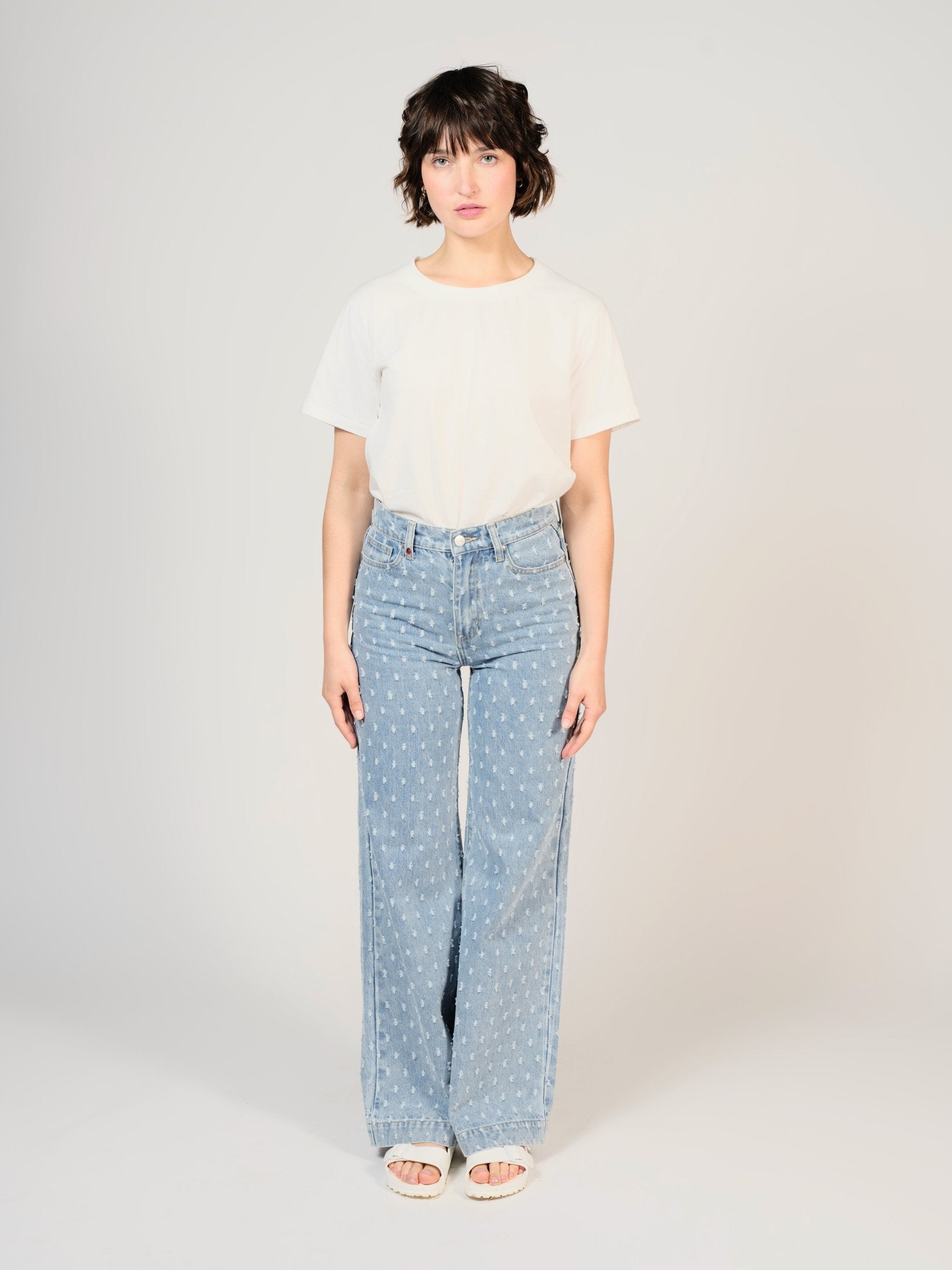 Jean large bleu FLEURE PERFORÉ femme, BLUE, taille XS, porté par Sarah (1m72) – photo 2