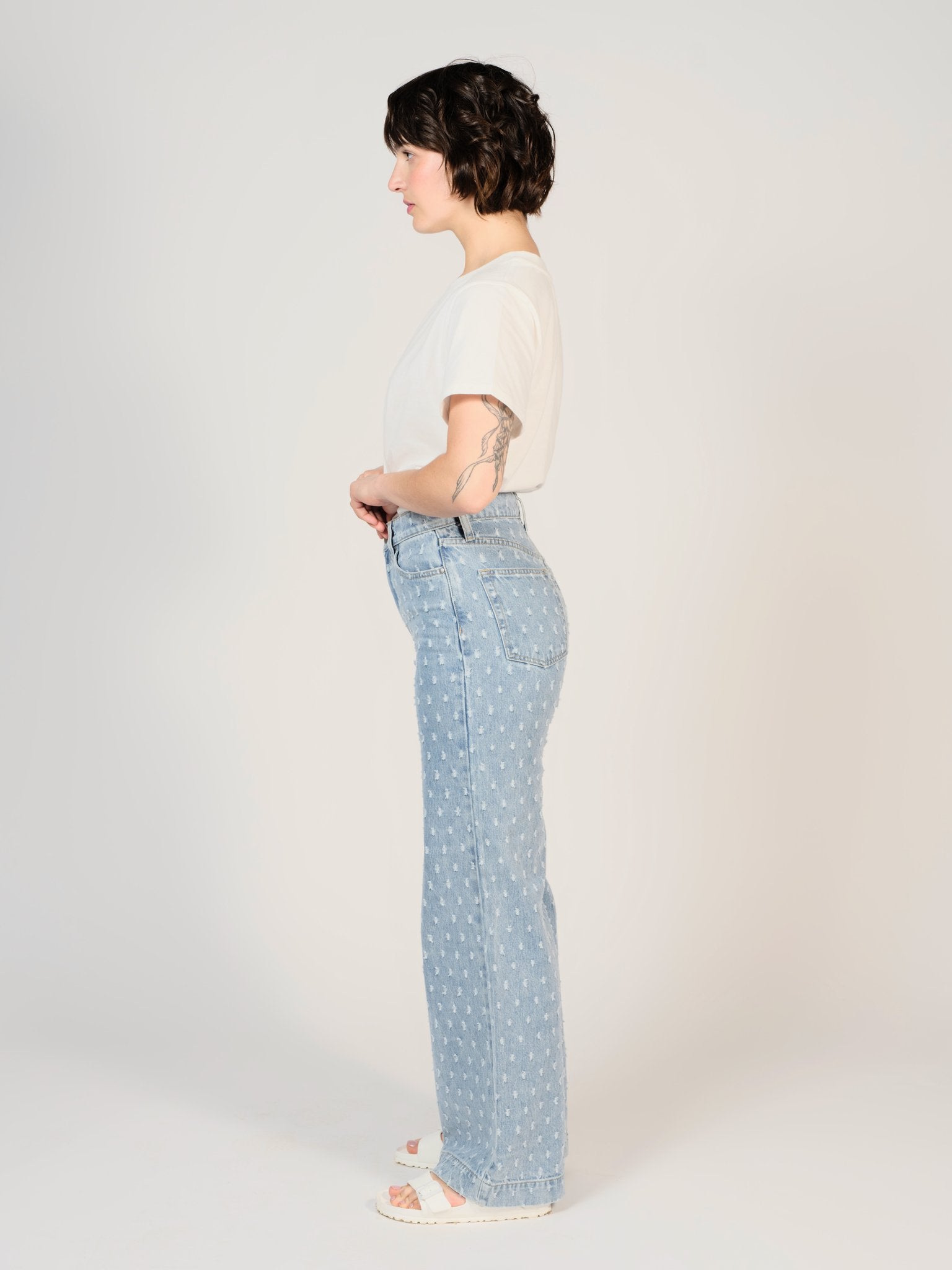 Jean large bleu FLEURE PERFORÉ femme, BLUE, taille XS, porté par Sarah (1m72) – photo 3