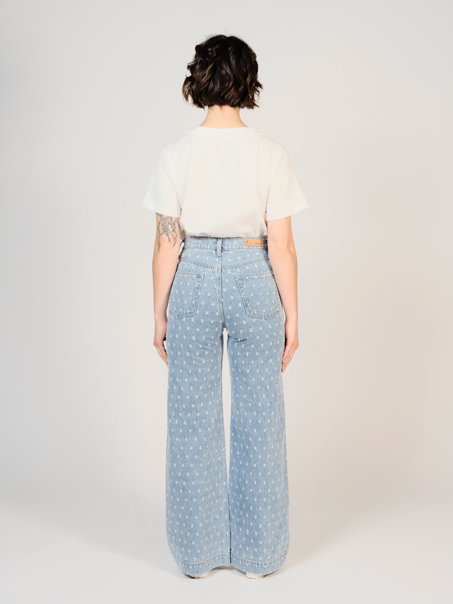 Jean large bleu FLEURE PERFORÉ femme, BLUE, taille XS, porté par Sarah (1m72) – photo 4