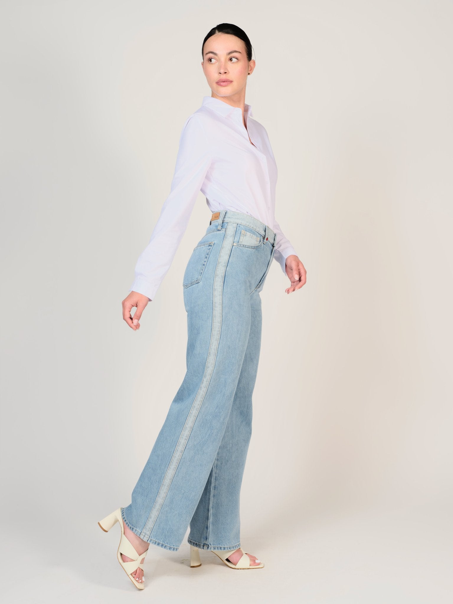 Jean évasé bleu FOREST GANSE femme, BLUE, taille XS, porté par Mélissa (1m70) – photo 3