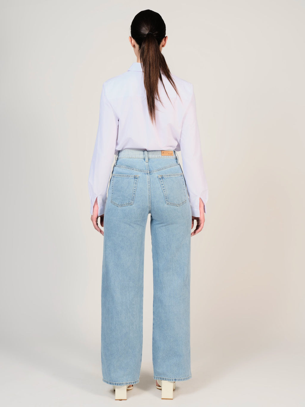 Jean évasé bleu FOREST GANSE femme, BLUE, taille XS, porté par Mélissa (1m70) – photo 4