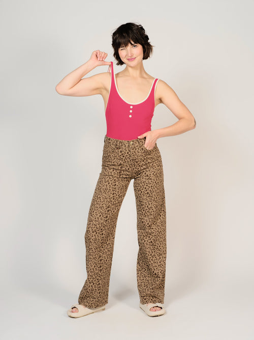 Jean évasé léopard FOREST LEOPARD femme, LEOPARD, taille XS, porté par Sarah (1m72) (FAM PARIS) – photo 1