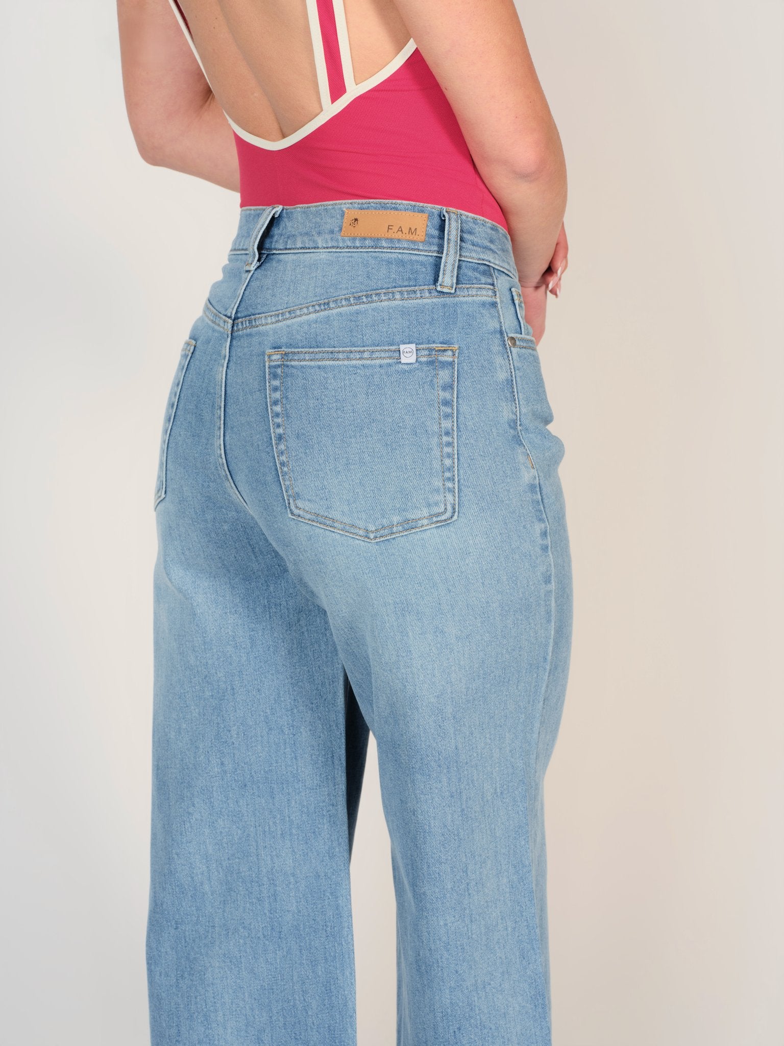 Jean large bleu FLORA CROPPED femme, BLUE, taille XS, porté par Mélissa (1m70) – photo 5