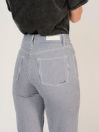 Jean évasé marine FOREST STRIPE femme, STRIPE NAVY, taille XS, porté par Mélissa (1m70) – photo 2