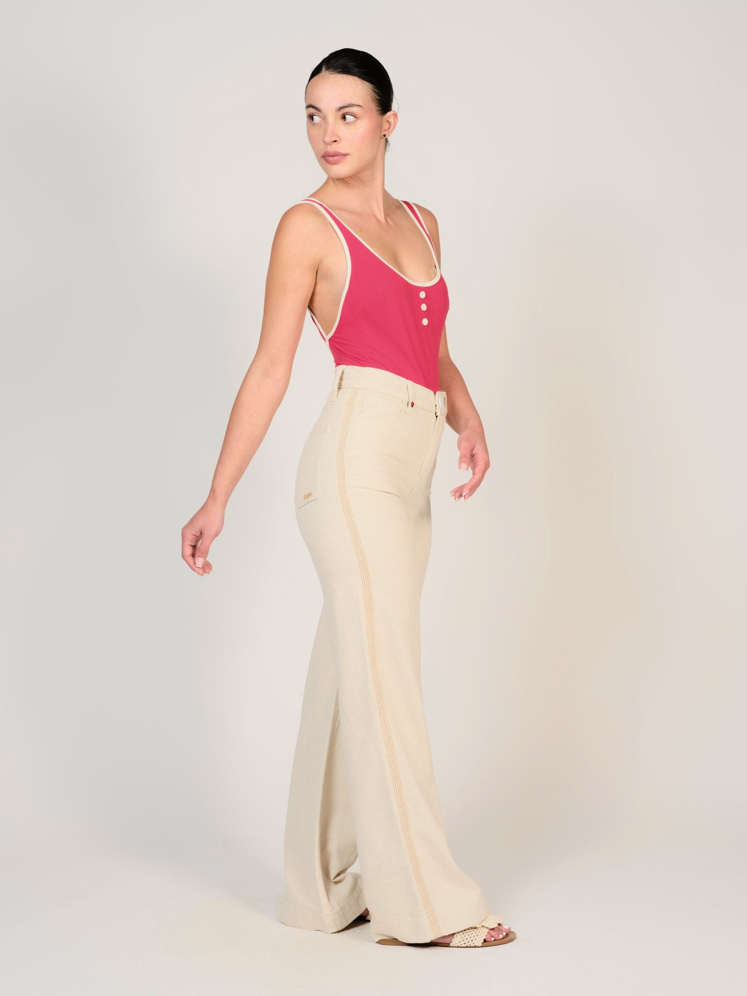 Jean large écru FLEURE femme, GREIGE, taille XS, porté par Mélissa (1m70) – photo 2