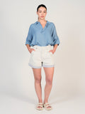Short à pinces blanc AMELIA femme, WHITE/BLUE, taille XS, porté par Mélissa (1m72) (FAM PARIS) – photo 1